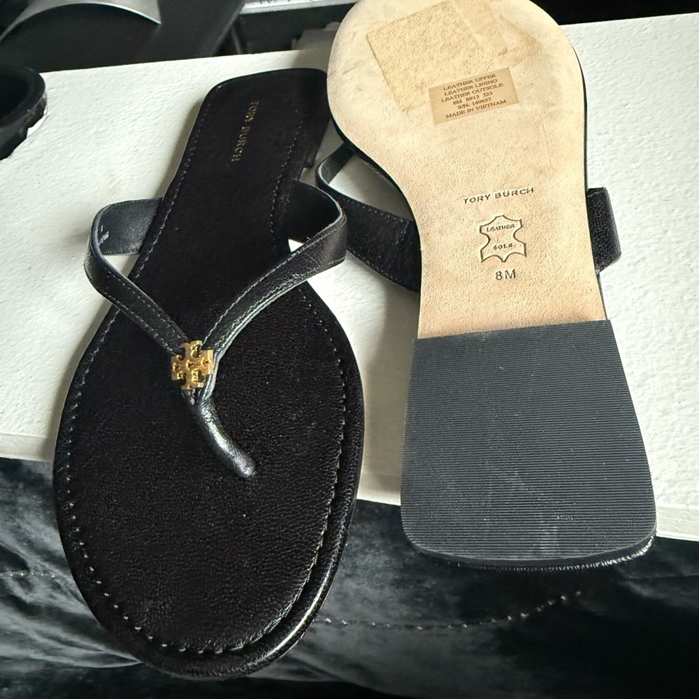 Tory Burch Black Leather Flip Flops W/Size 8 - Picture 5 of 6